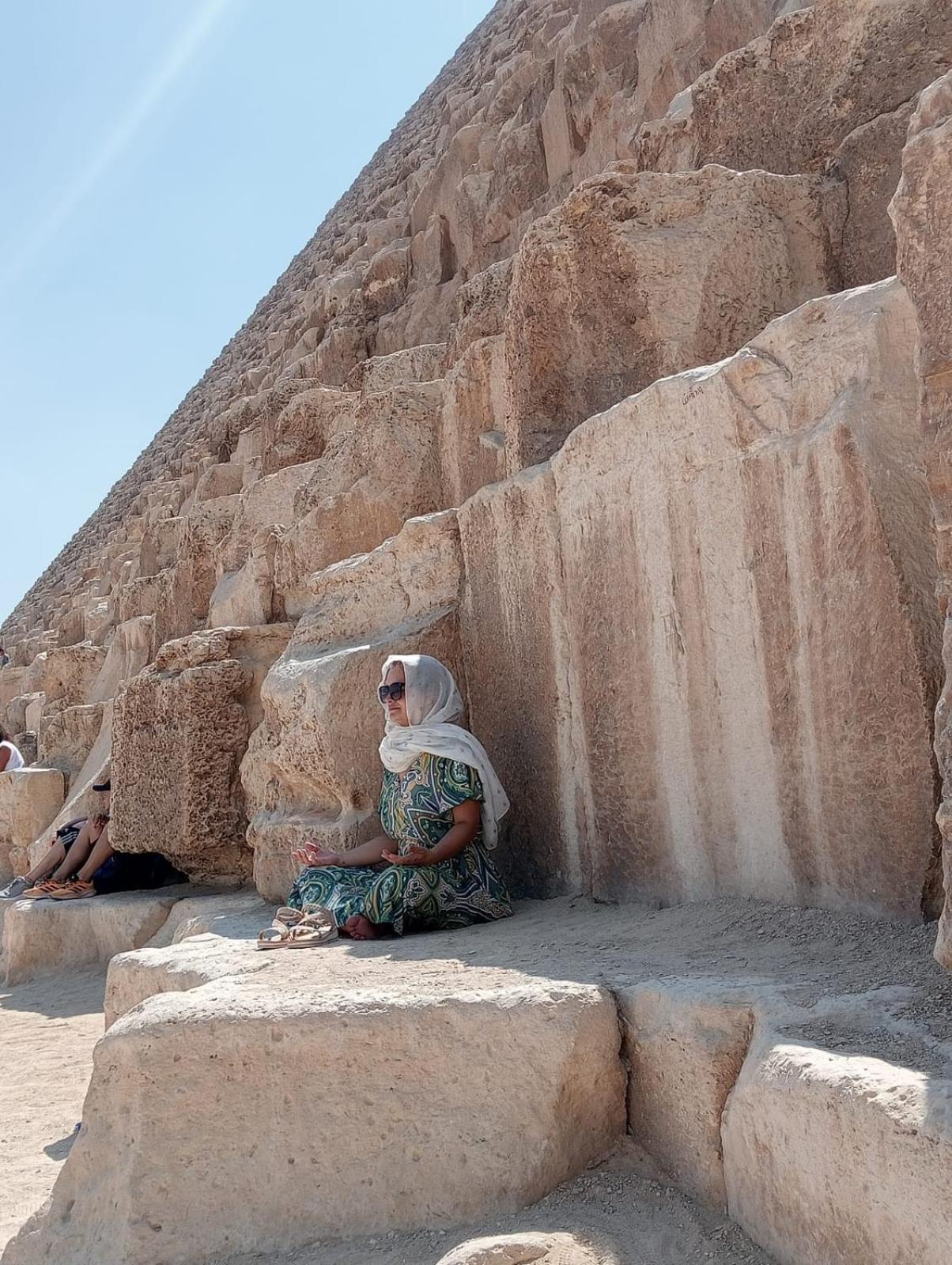 Momen Pyramids Inn Kafrat al Jabal Bagian luar foto